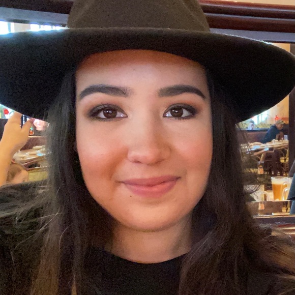 Meet your Posher, Natalia - Picture 1 of 1